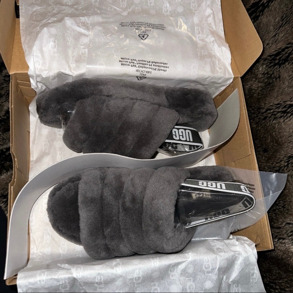 NWT Womens UGG “fluff yeah” slippers